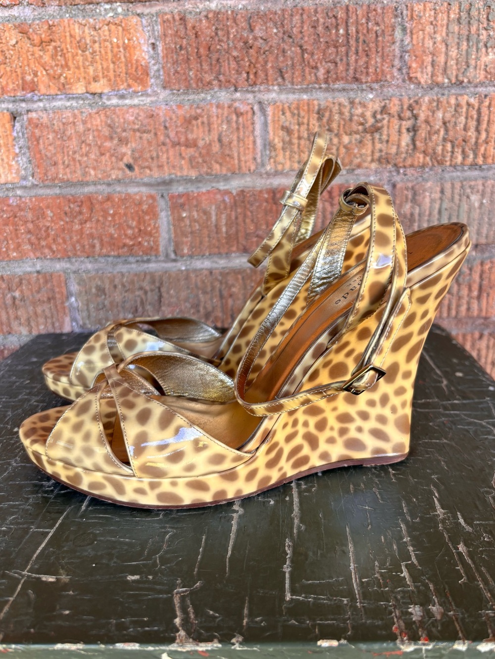 KATE SPADE Cindy Wedge Patent Leather Animal Print Sandals Strappy Sz 11 Baddie
